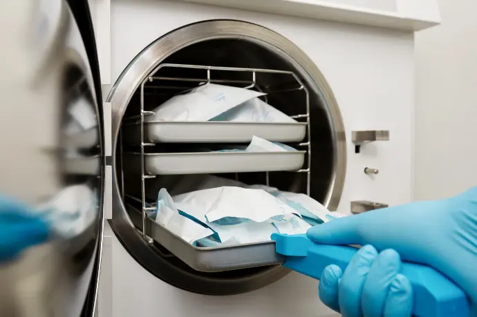©wayhome.studio-AdobeStock Medical autoclave